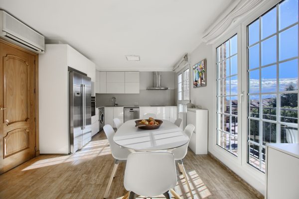 foto-portada-inmobiliaria-_ Fotografía de una casa adosada capturada por un experto fotógrafo inmobiliario