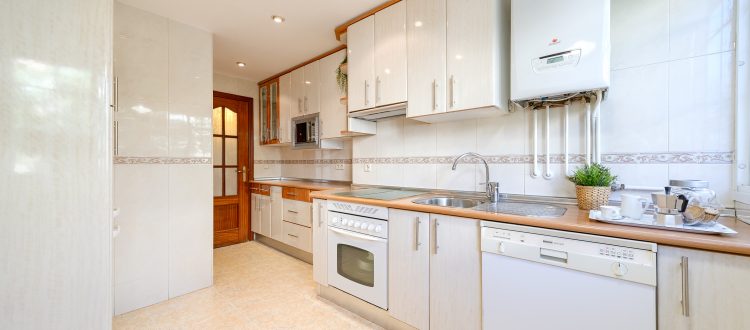 23. Detalle de la distribución de la cocina sin amueblar