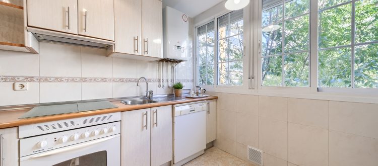 Fotografía inmobiliaria de piso amplio en Chamberí, Madrid