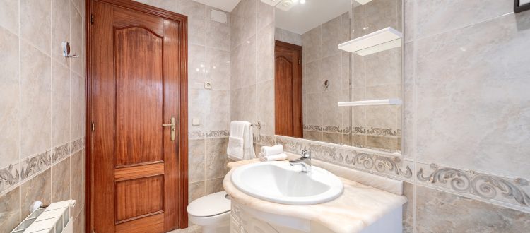19. Pasillo que conecta las estancias de la vivienda