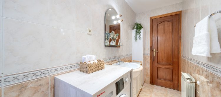 18. Fotografía inmobiliaria de dormitorio sin amueblar