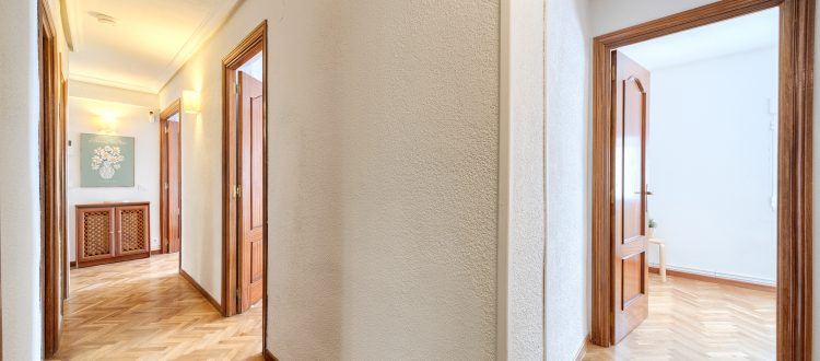 14. Segundo dormitorio de un piso de cuatro habitaciones
