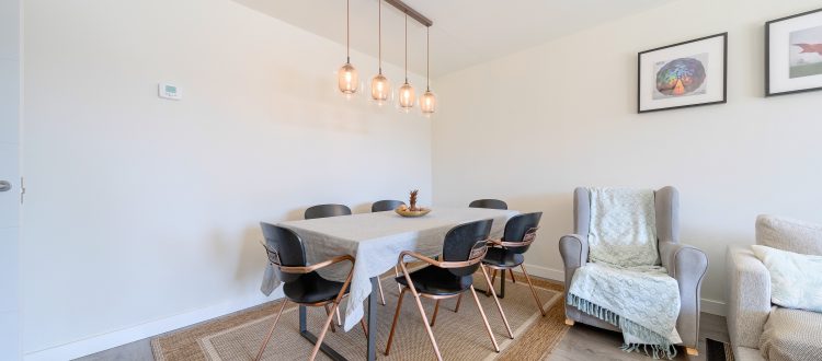 23. Detalle de los acabados interiores de un piso moderno