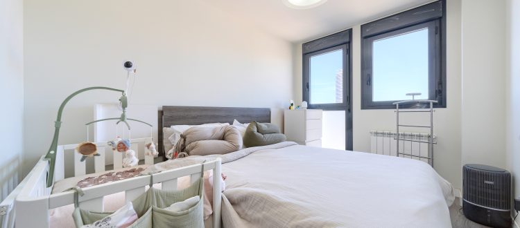 14. Fotografía de dormitorio con diseño actual