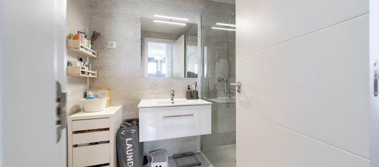 10. Cocina moderna de un piso en Segovia