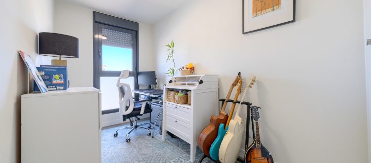 7. Interior de piso moderno con orientación oeste en Segovia